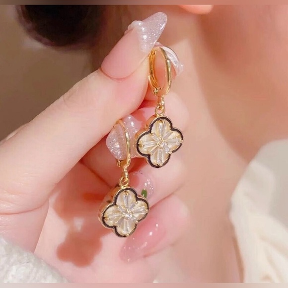 Jewelry - Four leaf clover crystal small hoop earrings.
Gold Plated cubic zirconia